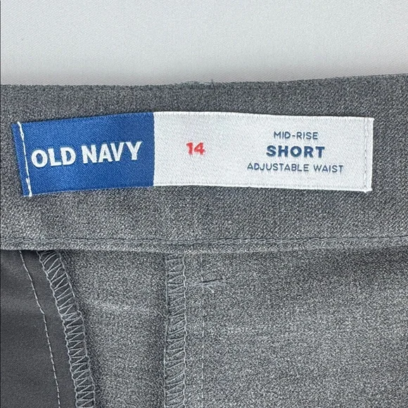 NWT! Old Navy Women's Charcoal Gray Mid-Rise Trouser Short - Picture 7 of 10
